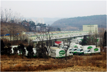 국세청의 부당세금 감면 의혹을 받고 있는 경기도 용인시 기흥읍 소재 풀무원 땅. 지금은 물류센터가 들어서 있다. 